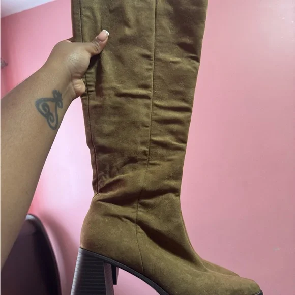 Heeled Boots - Picture 2 of 4